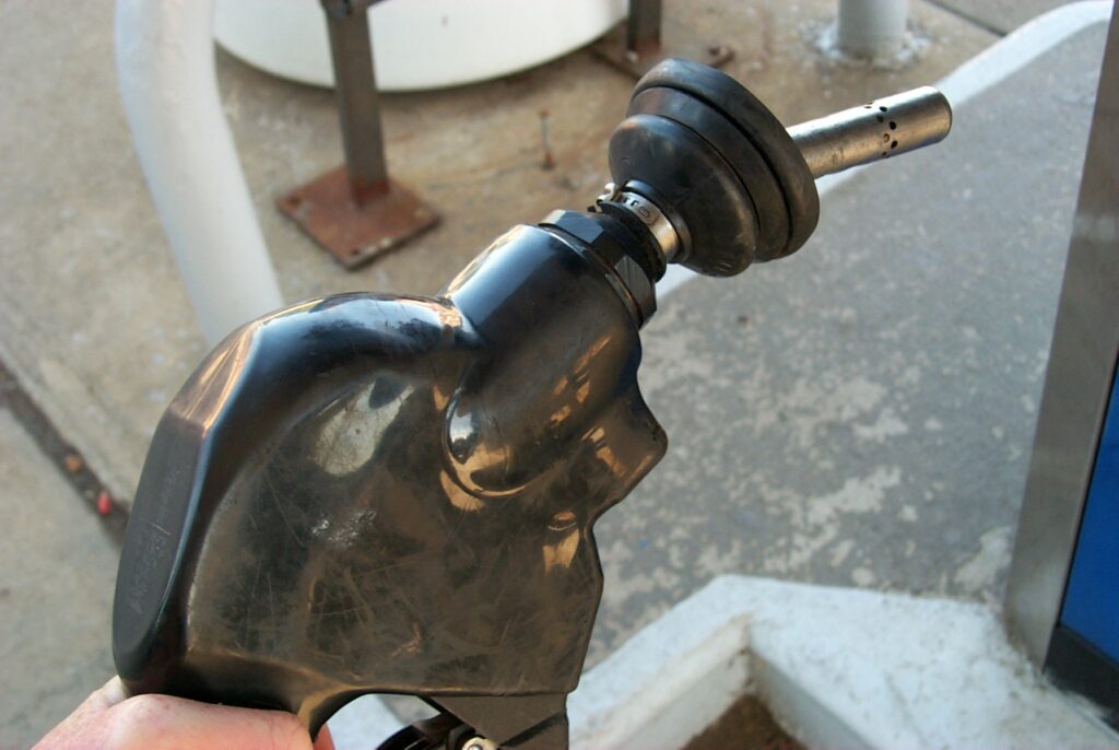 Gasoline pump nozzle